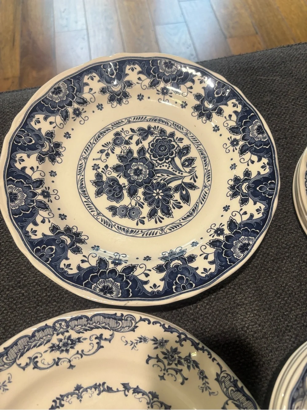 Vintage Claytan Tablewares 19 Piece Blue Floral Porcelain Classic Dinnerware Set